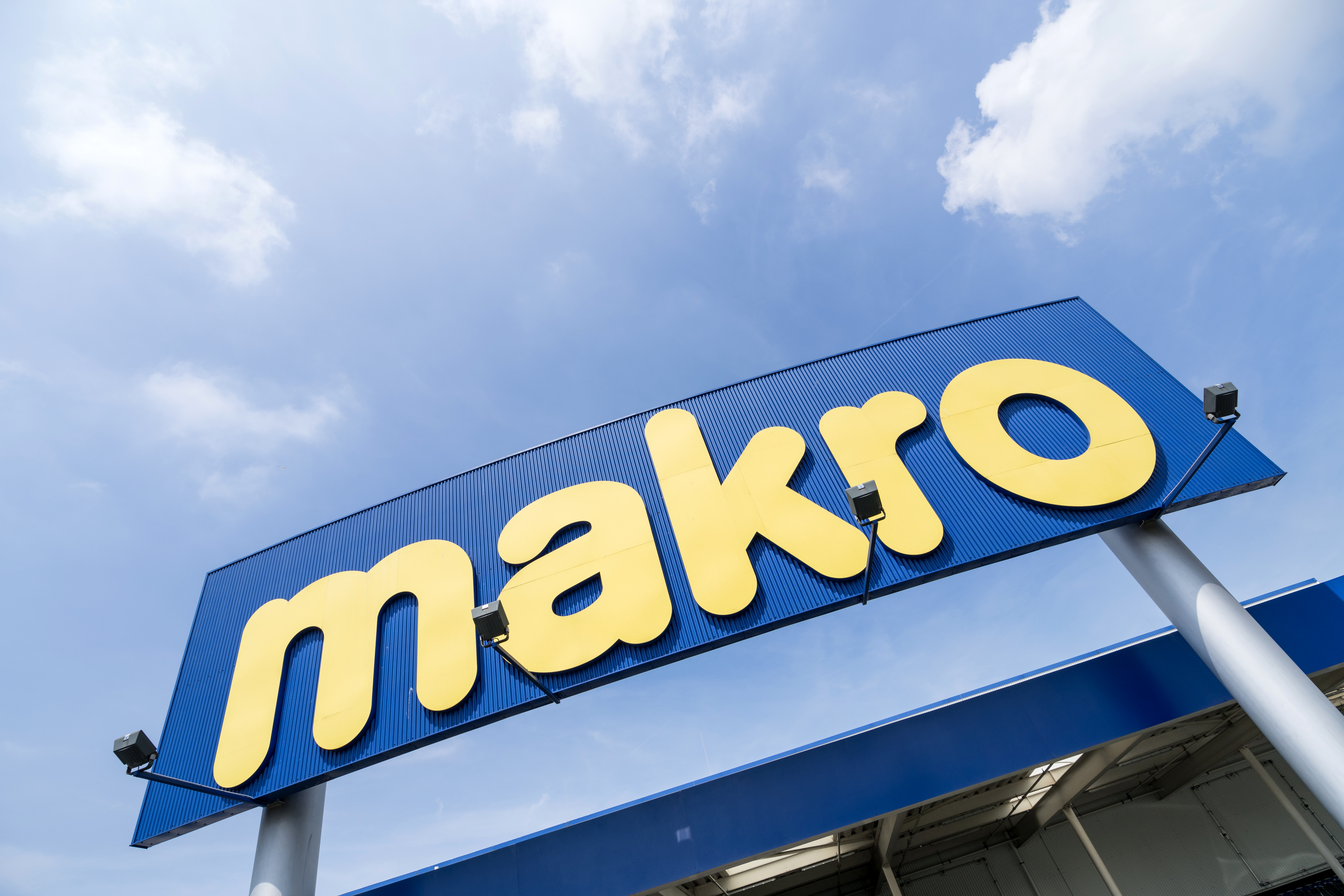 MAKRO amplía su confianza en OCA Global